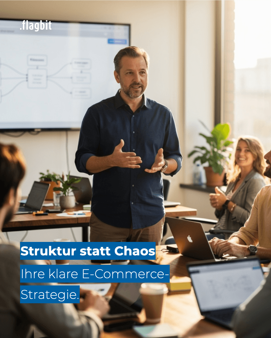 Social-Media-Post „Struktur statt Chaos – Ihre klare E-Commerce-Strategie", Mann präsentiert vor einem Team