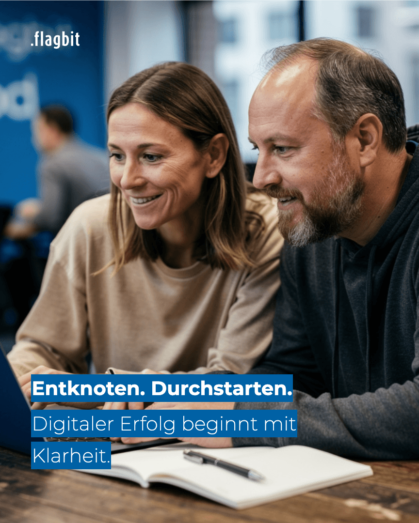 Social-Media-Post „Entknoten. Durchstarten. – Digitaler Erfolg beginnt mit Klarheit", zwei lächelnde Personen